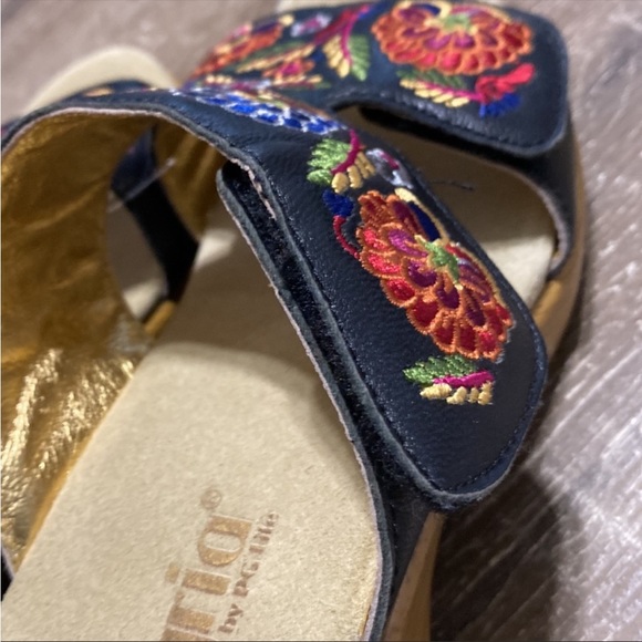 Alegria Embroidered Leather Slip-on Wedge Sandals Size 9 NWOT - Picture 4 of 8